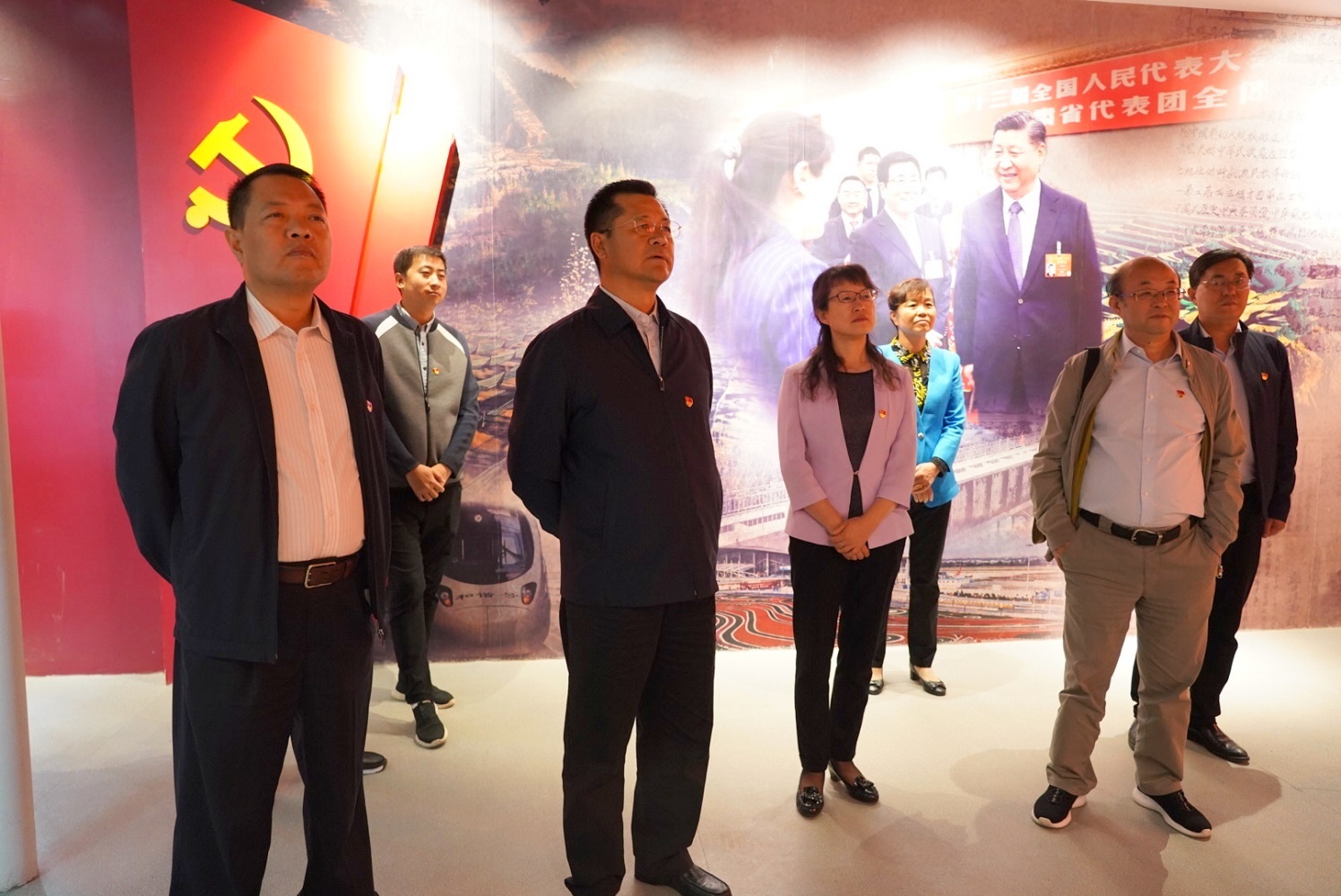 集團(tuán)公司開展“不忘初心、牢記使命”主題黨日活動(dòng) <br/> — 參觀主題教育檔案文獻(xiàn)展